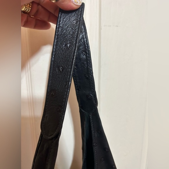 Streets ahead Genuine leather shoulder bag retails $250 - Picture 4 of 11